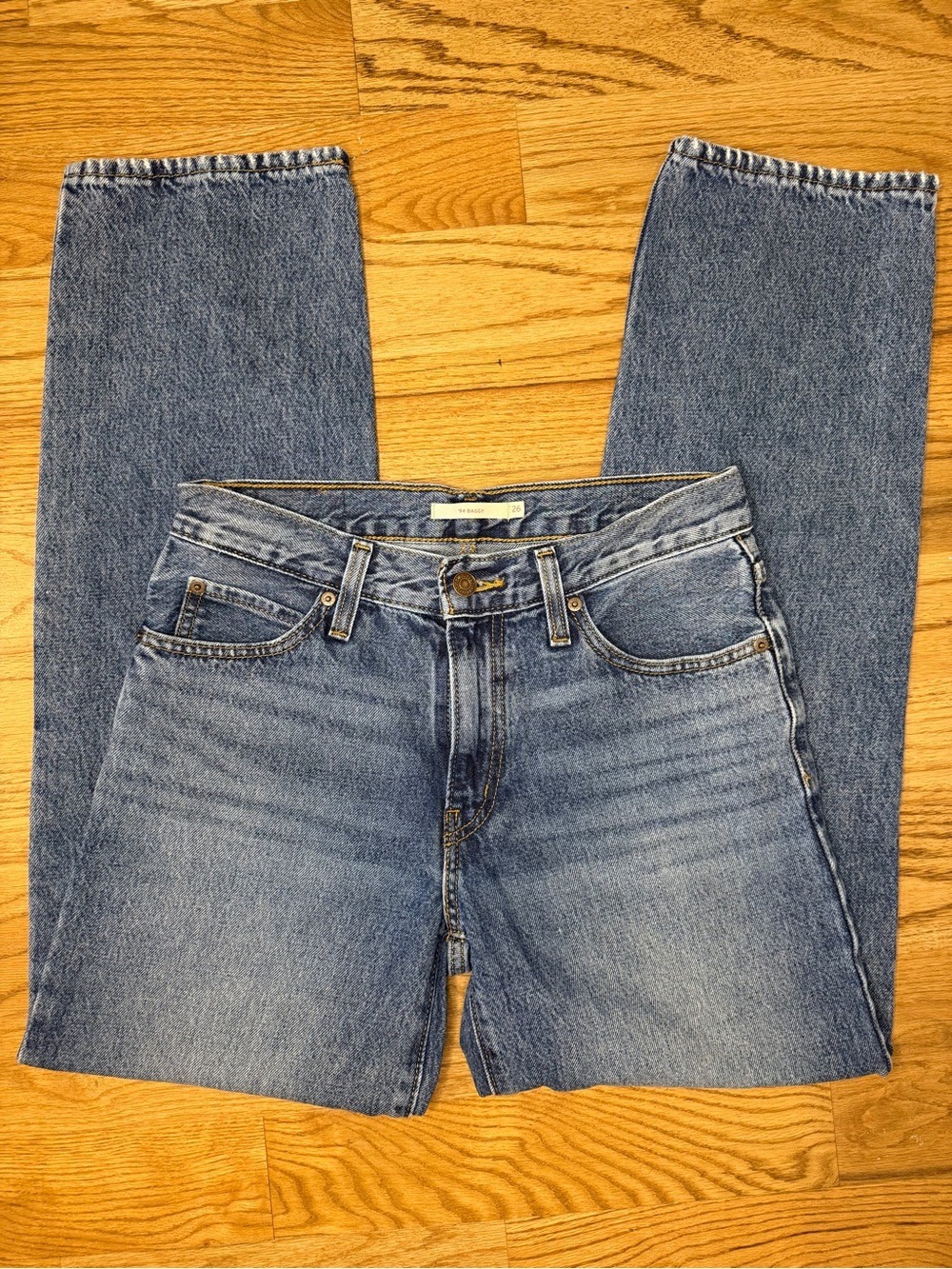 Levi's Womens ‘94 Mid Rise Straight Leg Baggy Fit Jeans. Color "Worn Memory”